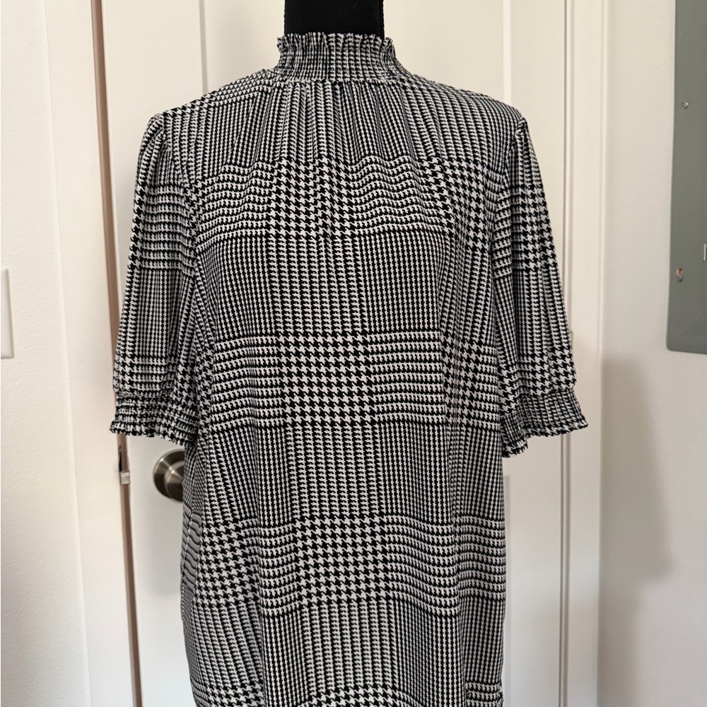 Anne Klein Black and White Textured Top